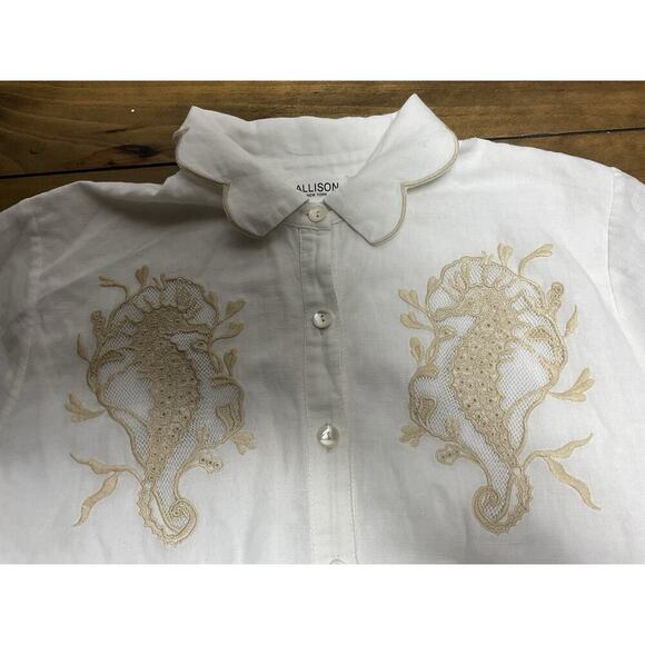 Allison New York Ivory Scalloped Embroidered Seahorse Top Small - Picture 3 of 11